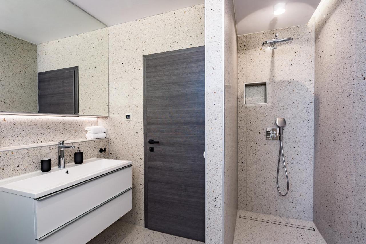 Villa Dispet With Heated Pool, Jacuzzi, Sauna And Cinema Целина Экстерьер фото
