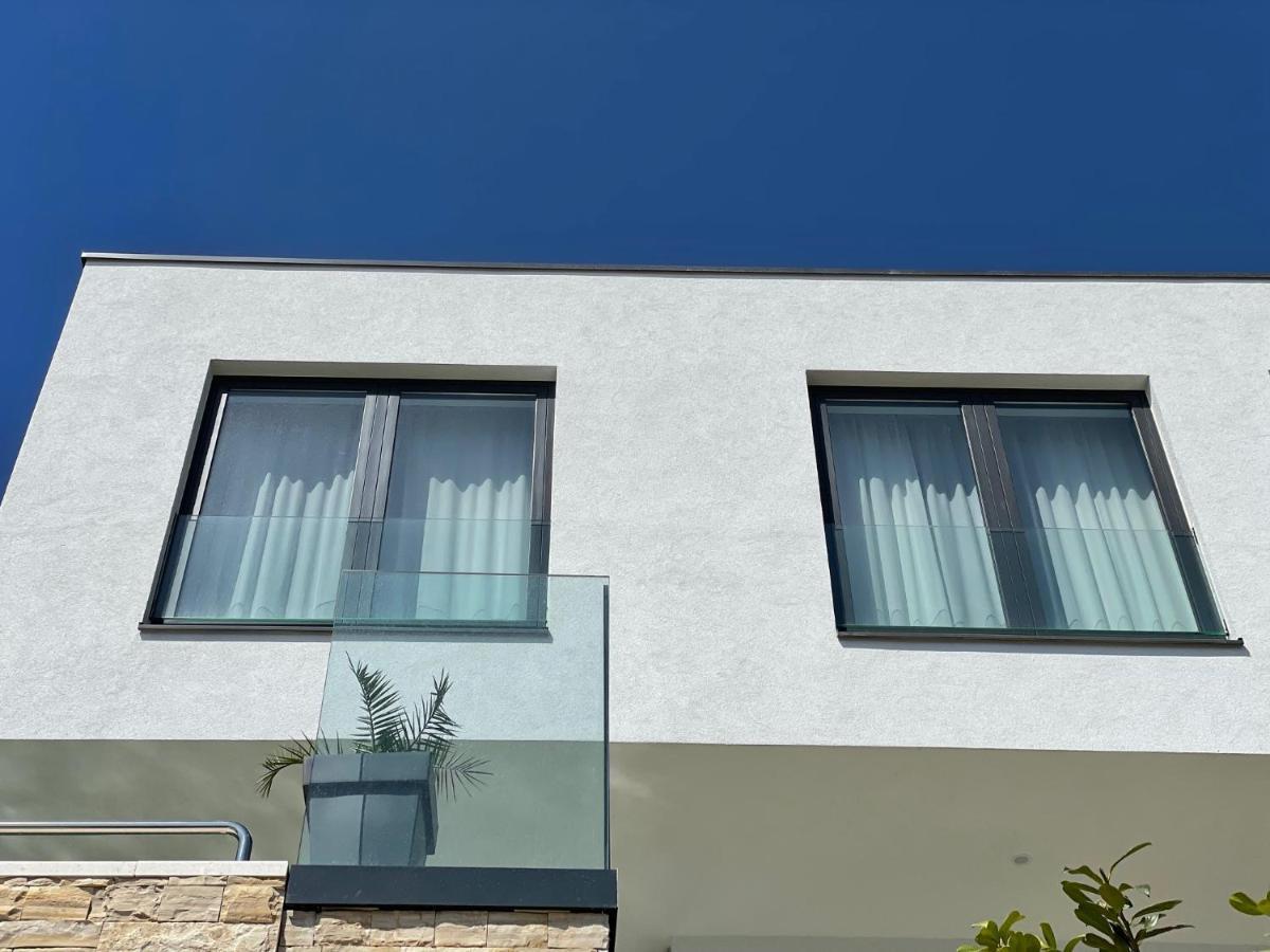 Villa Dispet With Heated Pool, Jacuzzi, Sauna And Cinema Целина Экстерьер фото